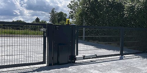 Einfahrtstoranlage